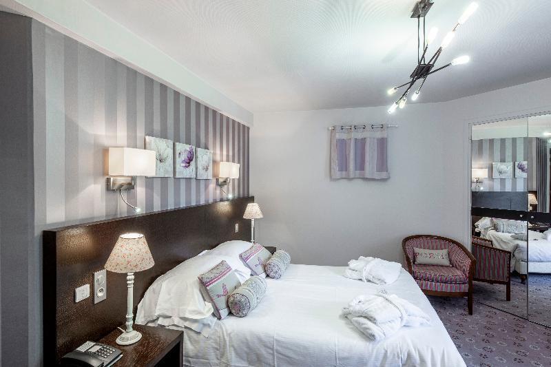Le Bailliage Hotel & Spa Salers Esterno foto