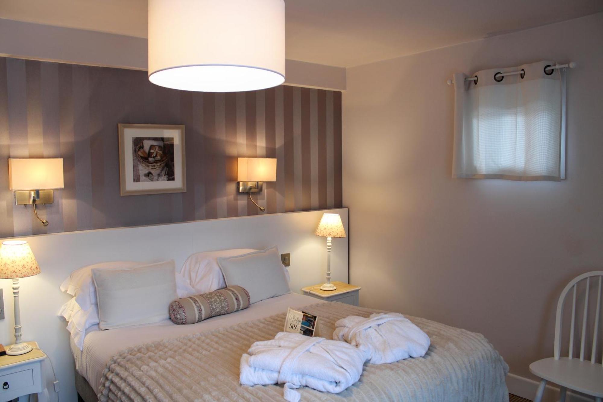 Le Bailliage Hotel & Spa Salers Esterno foto