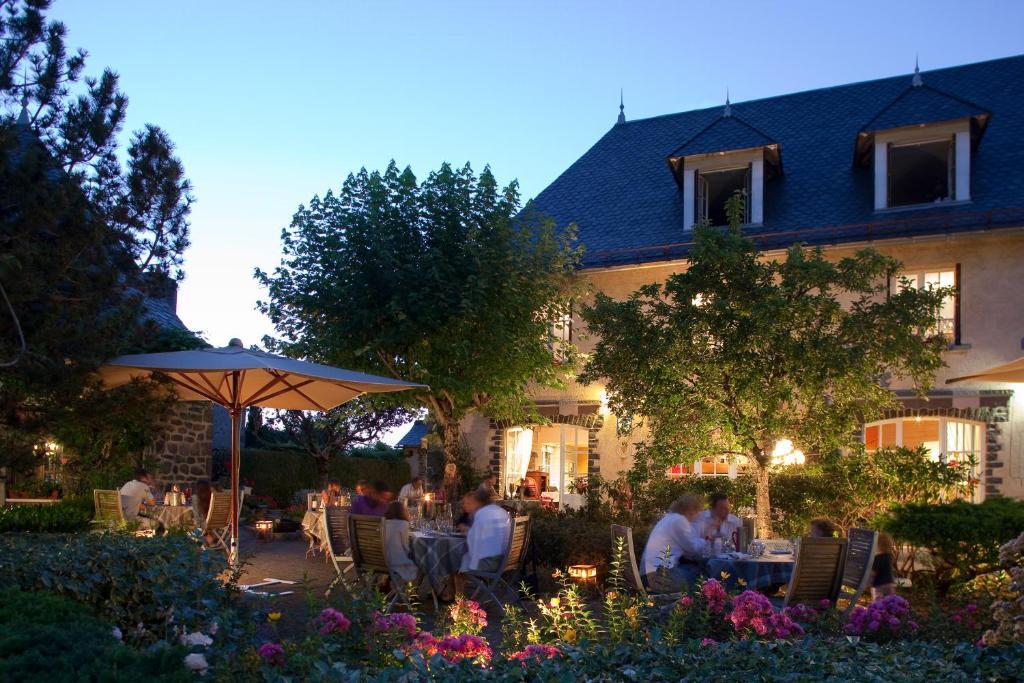 Le Bailliage Hotel & Spa Salers Esterno foto